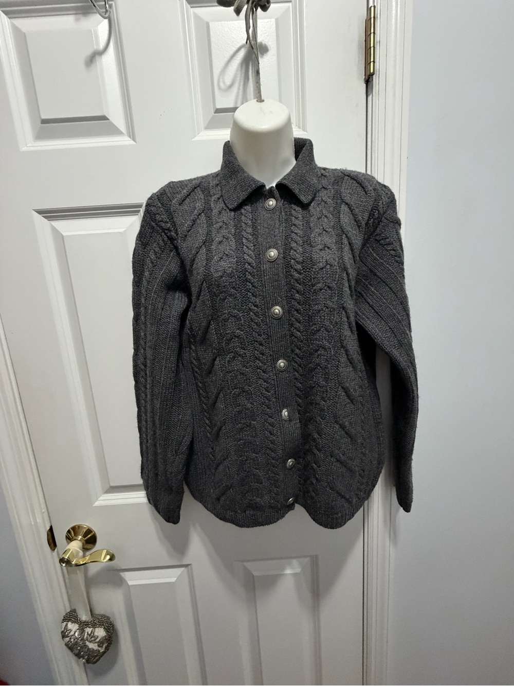 Ann Taylor Charcoal Cable-Knit Button wool Cardigan size m made in Hong Kong - Picture 4 of 4